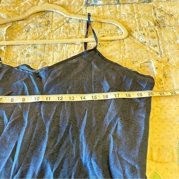 GAP navy satin camisole / cami women’s large - Picture 6 of 7